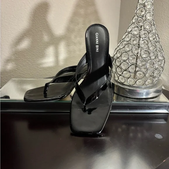 - Black Patent Leather - Picture 1 of 3